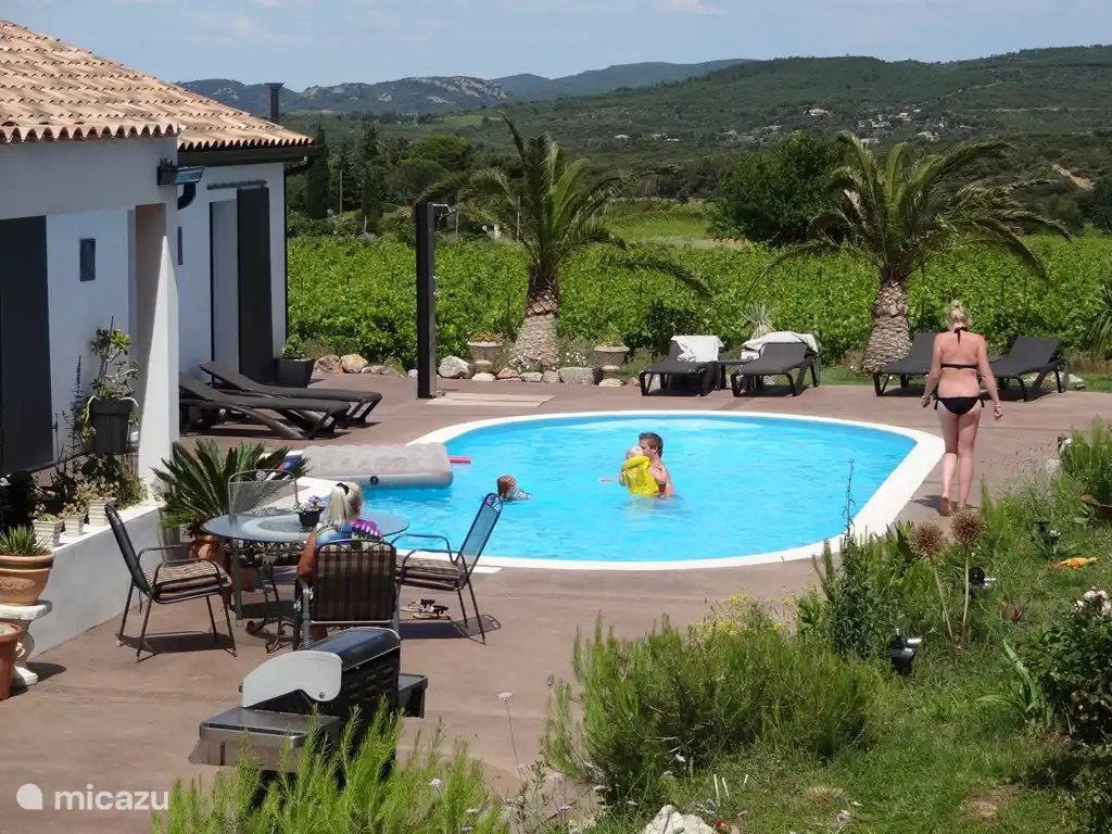 piscine chauffée 5x11 mètres.