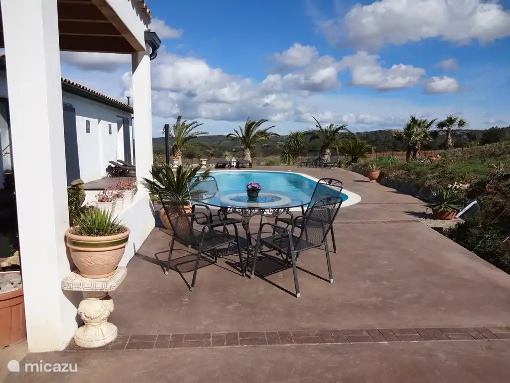 piscine avec terrasse