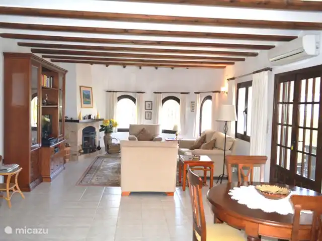 Villa Arbolada - plage, vélo et randonnée | Espagne, Costa Blanca, Alcalali - villa Séjour : très spacieux, avec connexion ouverte aux tables à manger, cuisine et balcon.