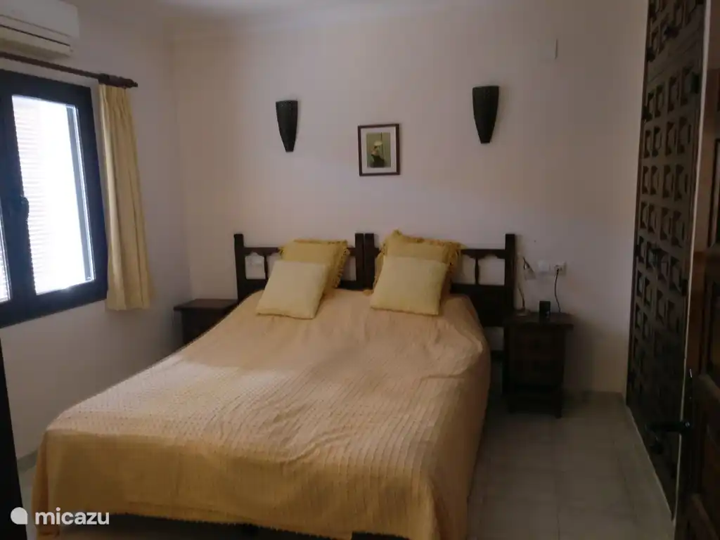 Schlafzimmer &#39;gelb&#39; (Doppelbett, 200x160 cm)