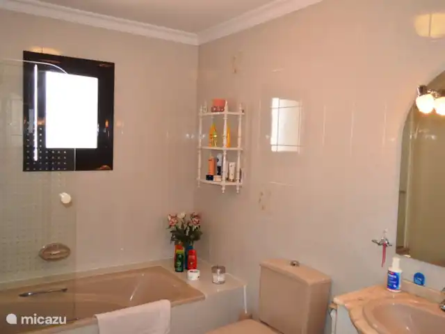 Villa Arbolada - plage, vélo et randonnée | Espagne, Costa Blanca, Alcalali - villa Salle de bain2 avec douche, baignoire, WC, lavabo et bidet