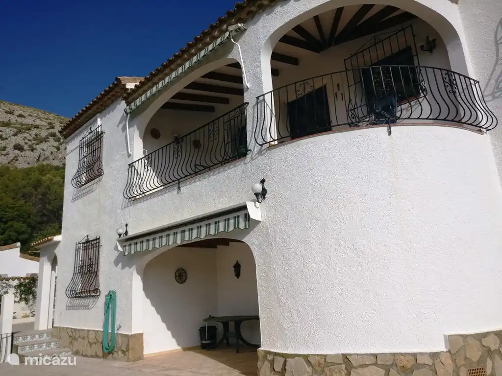 Sonnige Terrasse, sowohl oben als auch unten