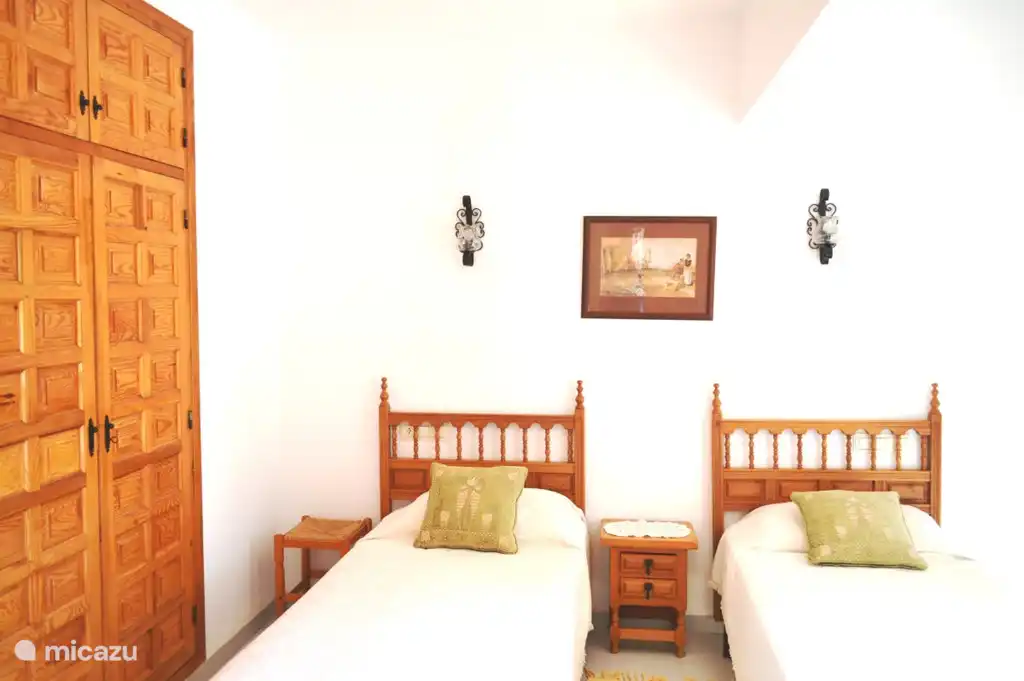 Schlafzimmer3 in der Wohnung im Erdgeschoss, mit eigenem Bad und Cocinita (zwei Betten, 190x80 cm)