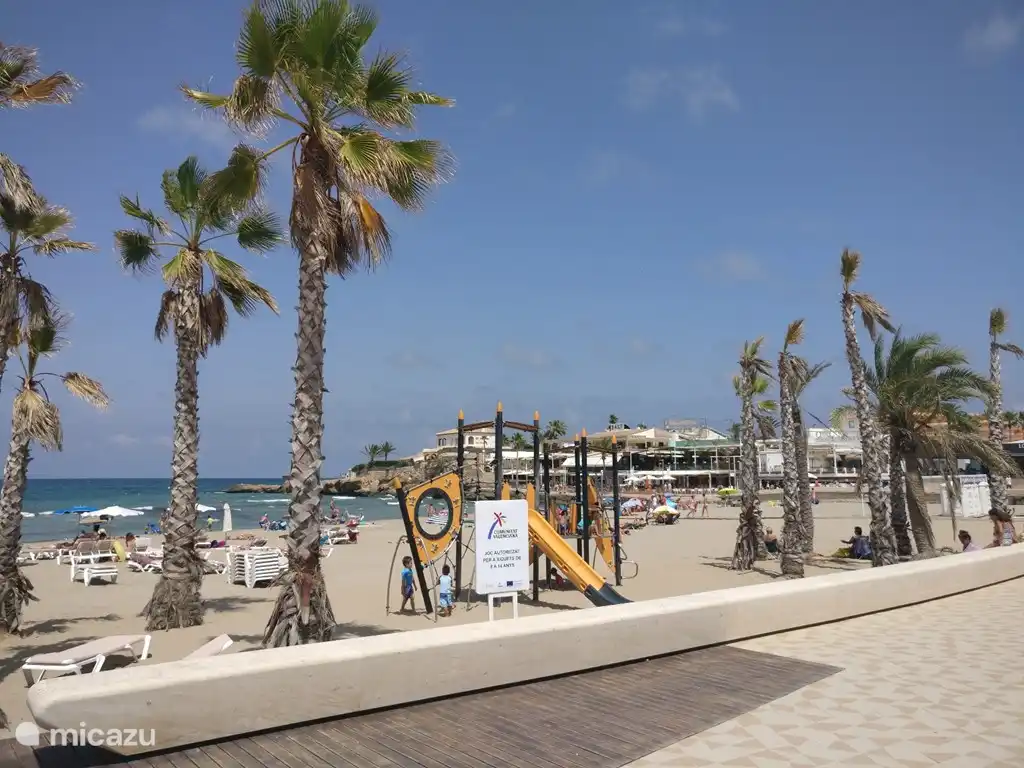 ... aber etwas weiter auch Arenal, ein gut erreichbarer Sandstrand mit allen m&#246;glichen Einrichtungen