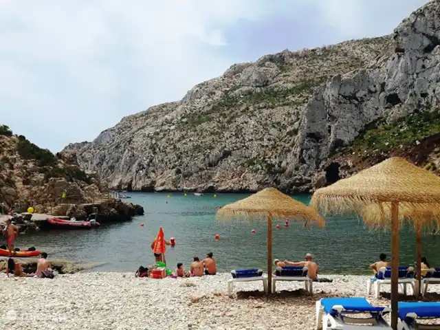 Villa Arbolada - plage, vélo et randonnée | Espagne, Costa Blanca, Alcalali - villa Cala Granadella est très différente, une plage rocheuse isolée et atmosphérique sur la côte entre Javea et Calpe