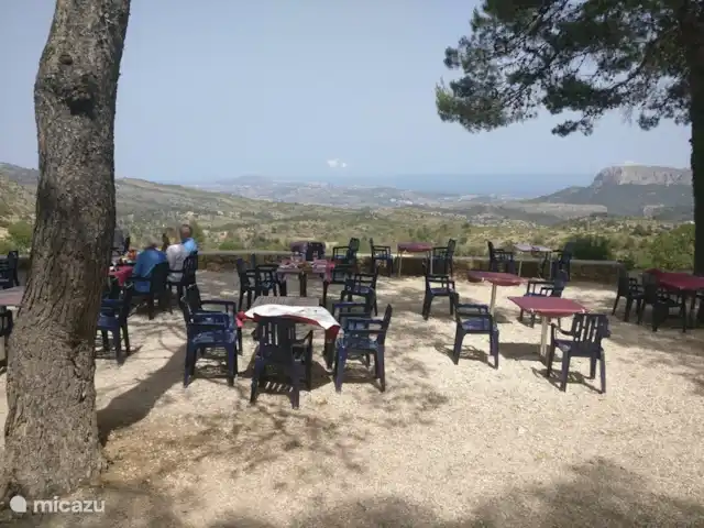 Villa Arbolada - plage, vélo et randonnée | Espagne, Costa Blanca, Alcalali - villa C’est ce qui rend l’escalade amusante : la récompense ! Conseil n°1 à la fois randonnée et vélo : le massif de la Bernia, suivi d’une authentique paella au Refugio !