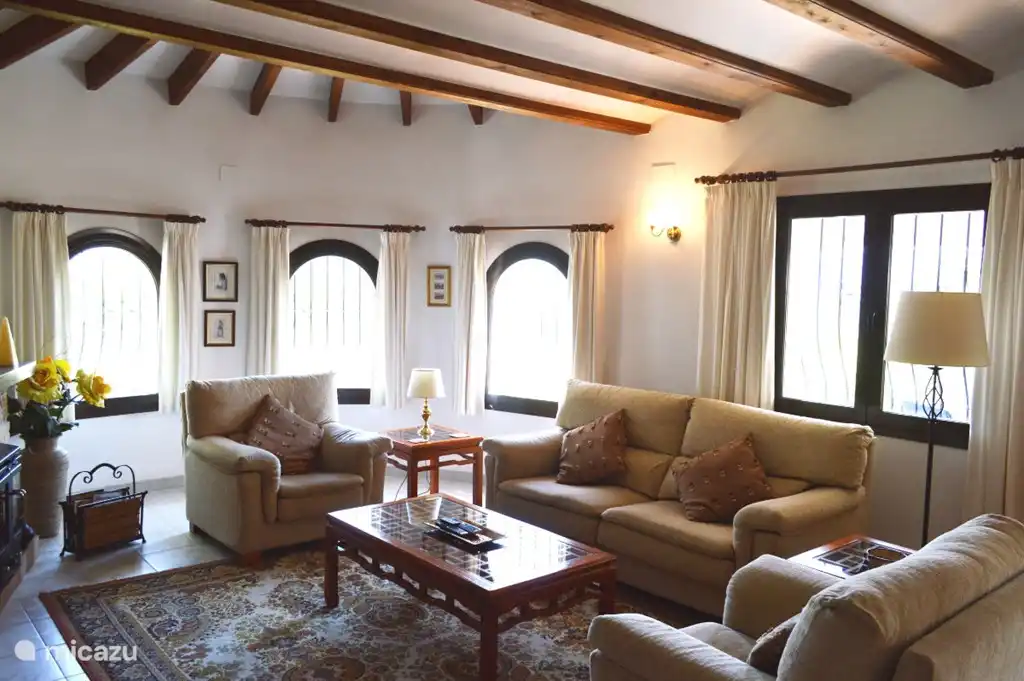 Wohnzimmer: hell, sehr ger&#228;umig und komfortabel.