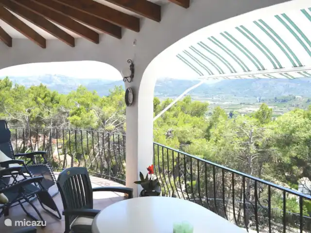 Villa Arbolada - plage, vélo et randonnée | Espagne, Costa Blanca, Alcalali - villa Vues sur la vallée du Jalon. En février plein de fleur d'amandier.