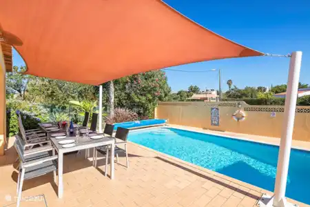 Vakantiehuis Portugal, Algarve, Carvoeiro villa Vivenda Faria Zwembad en buitentafel