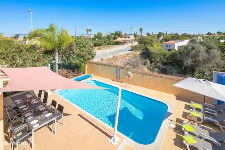 Vakantiehuis Portugal, Algarve, Carvoeiro villa Vivenda Faria Zwembad van boven