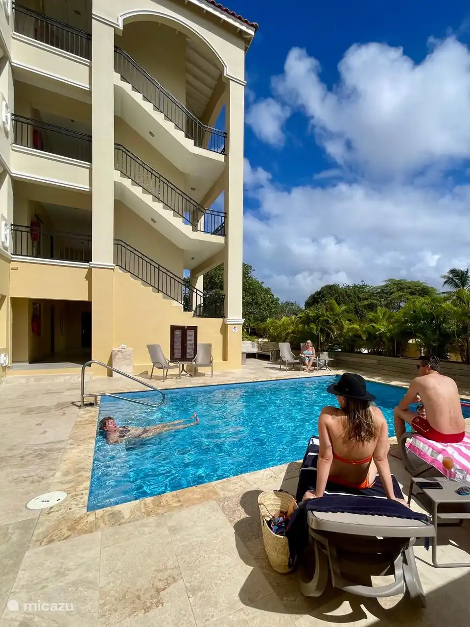 Het zwembad waar u verkoeling kunt zoeken.