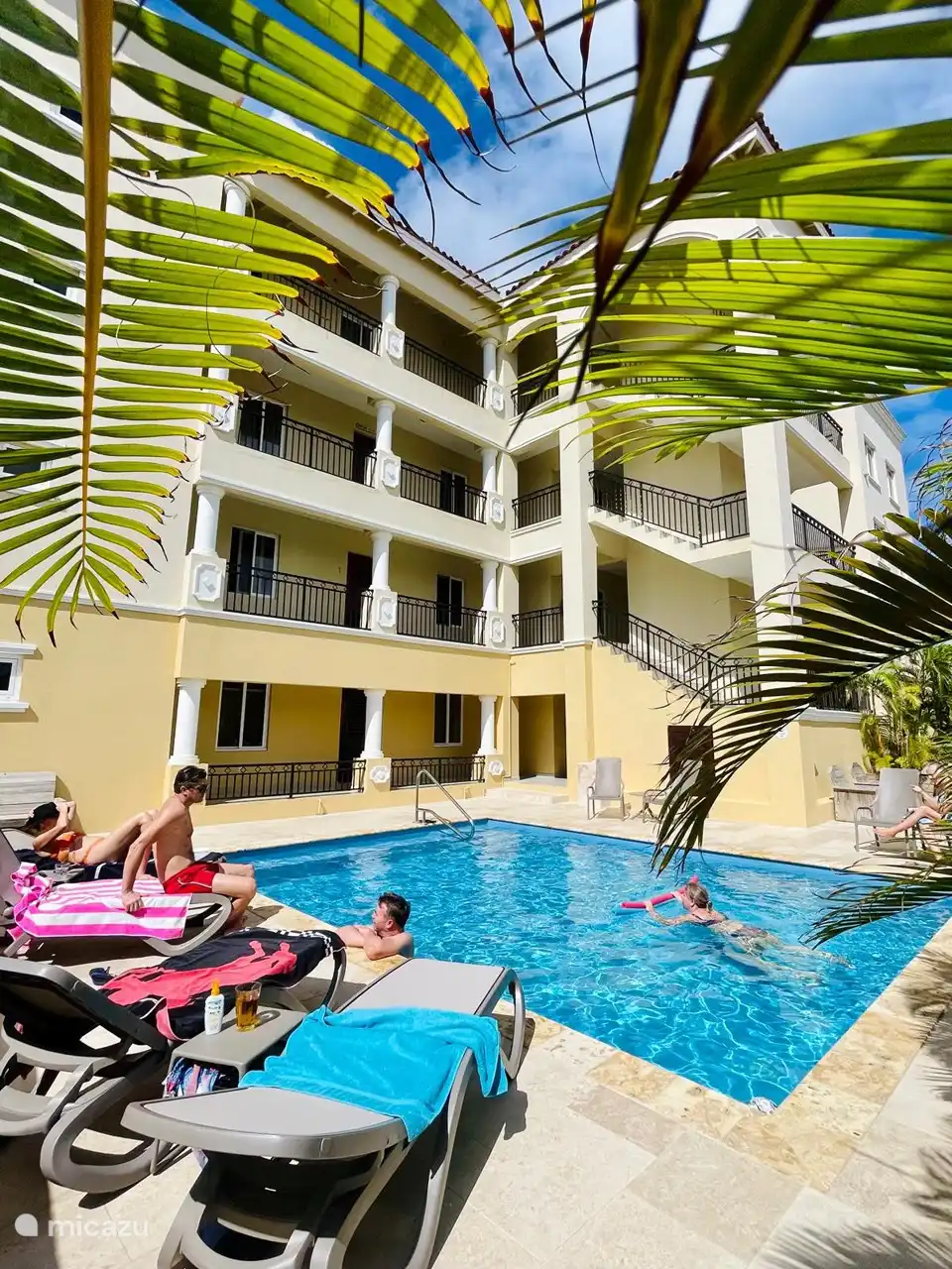 Het zwembad waar u verkoeling kunt zoeken.