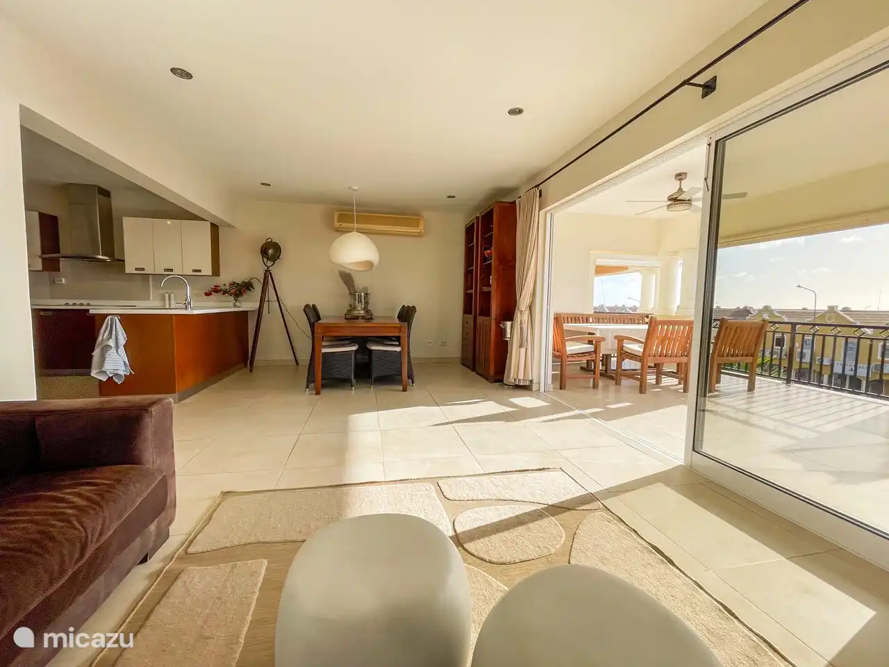 De eetkamer waar je heerlijk kan dineren tevens voorzien van airconditioning.