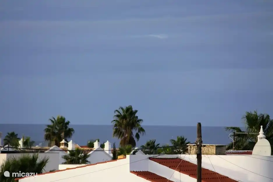 Vue mer depuis la terrasse sur le toit.