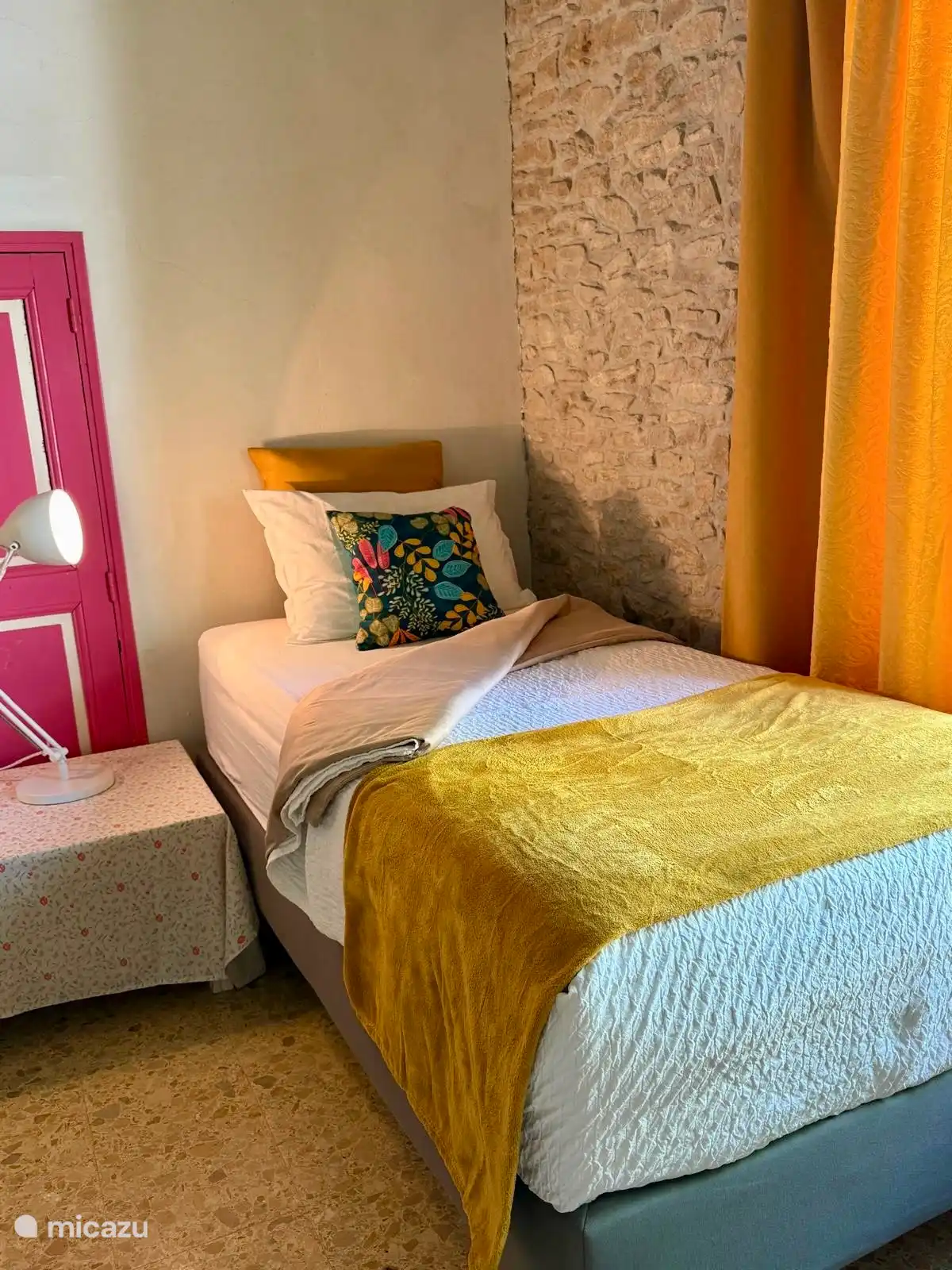 Einzelbett im Schlafzimmer für drei Personen 