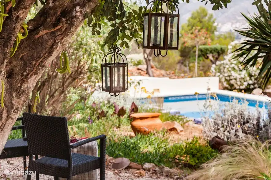 Ein Schwimmbad Blick auf das Tal