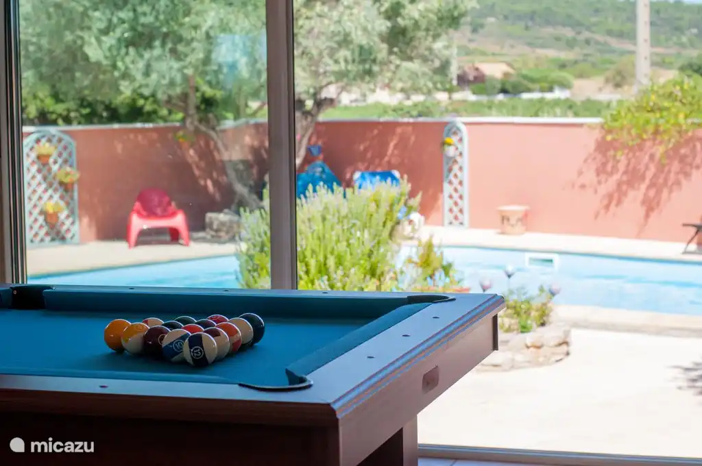 Regardez la table de billard