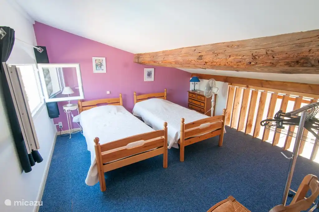 Chambre avec deux lits simples