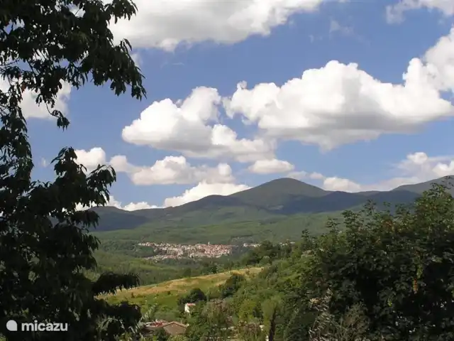Location de Vacances Italie, Toscane, Santa Fiora, ferme - Podere di Maggio - Seccatoio Panorama Santa Fiora et Monte Amiata depuis la maison