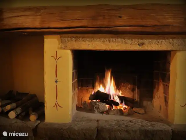 Location de Vacances Italie, Toscane, Santa Fiora, ferme - Podere di Maggio - Casa Grande La cheminée dans la cuisine, une compagnie agréable au printemps et à l’automne.