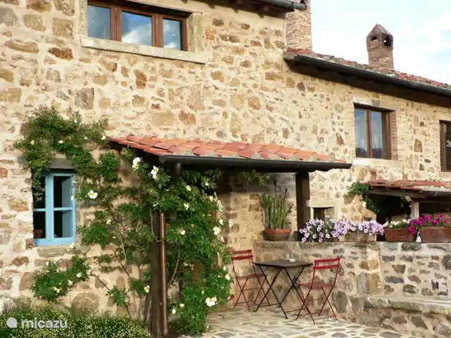 Location de Vacances Italie, Toscane, Santa Fiora, ferme - Podere di Maggio - Casa Grande Terrasse avec vue au soleil