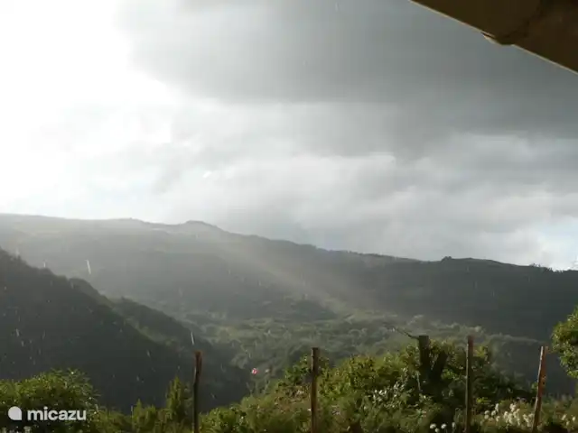 Location de Vacances Italie, Toscane, Santa Fiora, ferme - Podere di Maggio - Casa Grande La vallée devant la maison