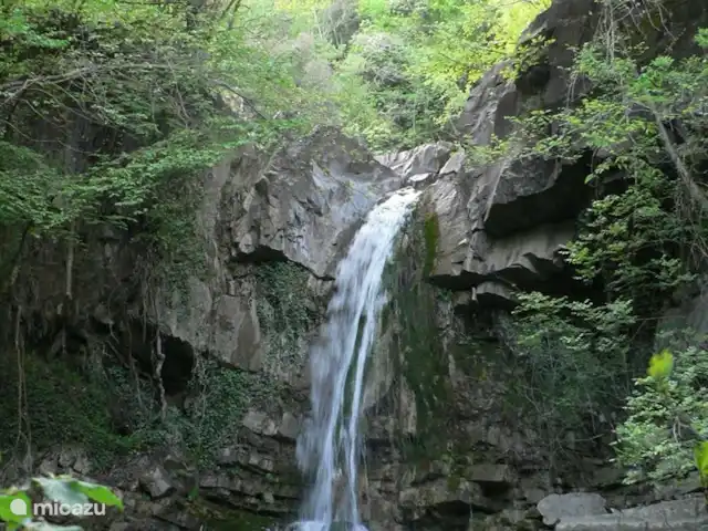 Location de Vacances Italie, Toscane, Santa Fiora, ferme - Podere di Maggio - Casa Grande La cascade dans la rivière à 15 minutes à pied de la maison.