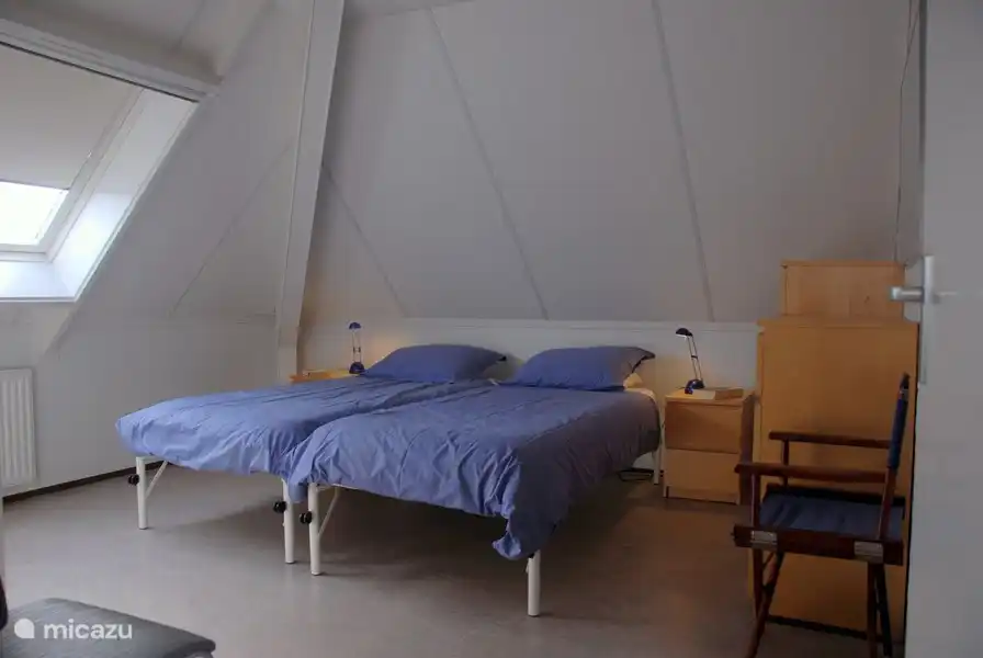 De tweede ruime slaapkamer