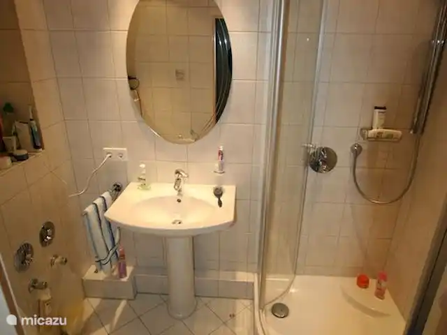 Location de Vacances Allemagne, Forêt-Noire , Schönwald im Schwarzwald, appartement - Appartement Schönwald salle d'eau/wc pour chambre 1 et 2
