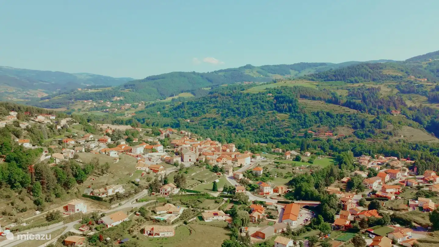 Blick auf Désaignes und Umgebung.