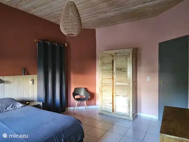 Maison de vacances Dushi | Curaçao, Banda Ariba (est), Mambo Beach - maison de vacances La chambre principale est également équipée d’une armoire spacieuse