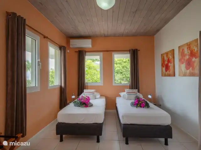 Maison de vacances Dushi | Curaçao, Banda Ariba (est), Mambo Beach - maison de vacances 2ème chambre avec climatisation, 2 lits boxspring 90 x 200 cm et armoire