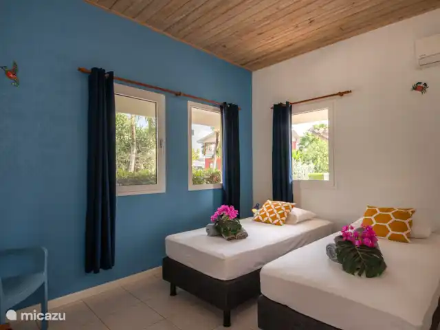 Maison de vacances Dushi | Curaçao, Banda Ariba (est), Mambo Beach - maison de vacances 3ème chambre avec climatisation, 2 lits boxspring 90 x 200 cm et armoire intégrée