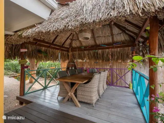 Maison de vacances Dushi | Curaçao, Banda Ariba (est), Mambo Beach - maison de vacances La palapa est l'endroit préféré de notre maison.
La palapa est agréable au vent, toujours agréable de s'y asseoir. Jouez à des jeux, mangez, ayez de bonnes conversations ou profitez simplement des nombreux oiseaux