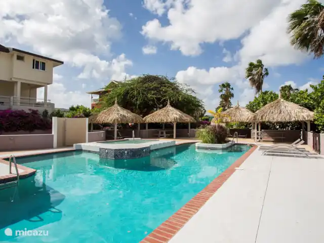 Maison de vacances Dushi | Curaçao, Banda Ariba (est), Mambo Beach - maison de vacances Le complexe dispose d'une belle piscine commune au calme, à 2 minutes à pied