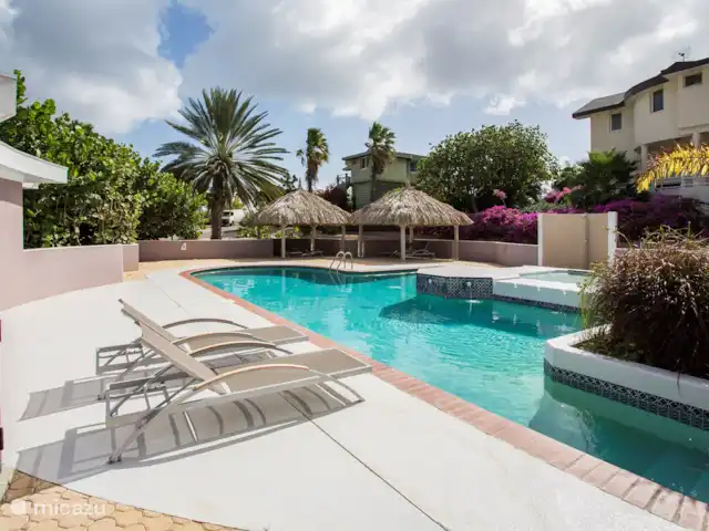 Maison de vacances Dushi | Curaçao, Banda Ariba (est), Mambo Beach - maison de vacances Piscine calme avec transats et palapas