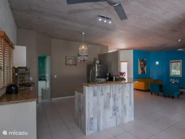 Maison de vacances Dushi | Curaçao, Banda Ariba (est), Mambo Beach - maison de vacances Cuisine spacieuse équipée d'un réfrigérateur/congélateur américain (incluant des glaçons), d'une cuisinière à gaz 5 feux, d'un lave-vaisselle, d'une cafetière et d'une machine Nespresso.