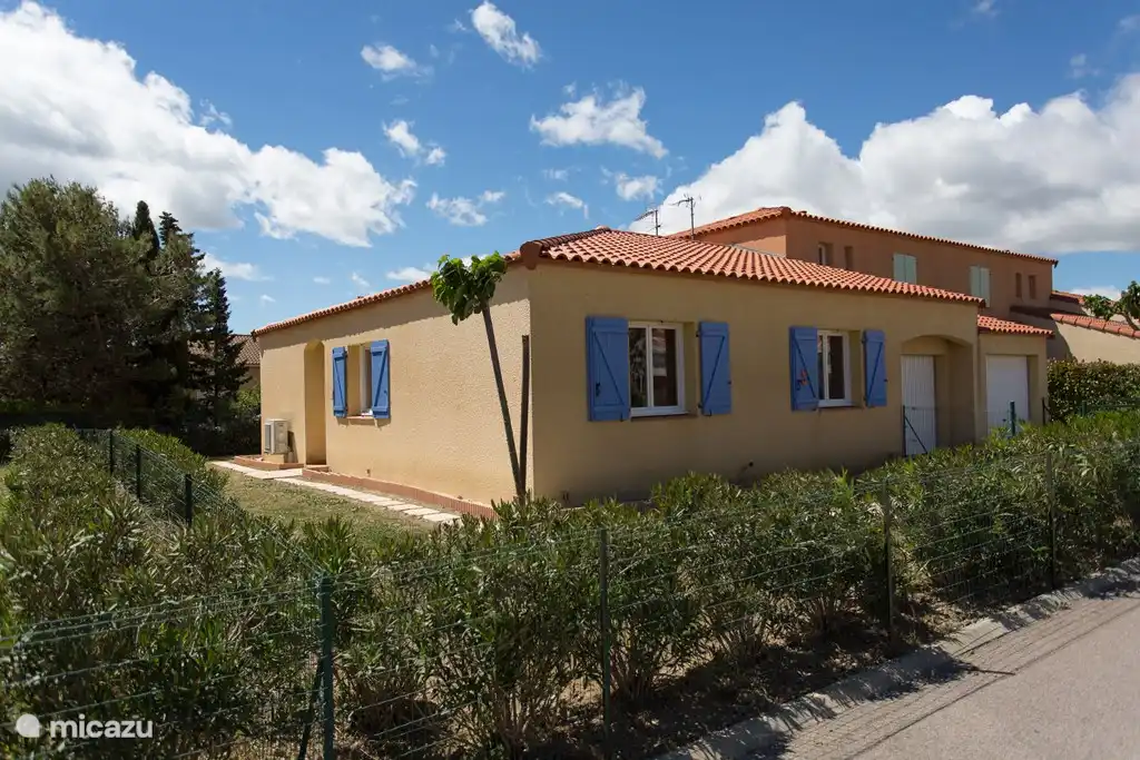 They face with spacious garden