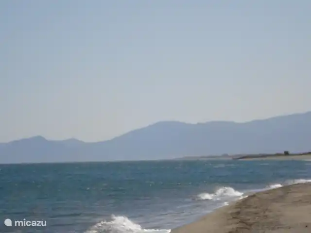 Location de Vacances France, Pyrénées-Orientales, Le Barcarès, villa - Villa 8 La Tulipe Orange La mer Méditerranée à distance de marche du parc de vacances pour se détendre et profiter du sable, de la plage et de la mer.