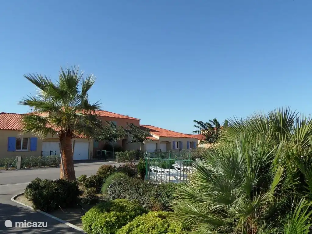 Beautiful plantations with Villa 8 De Oranje Tulp in the background