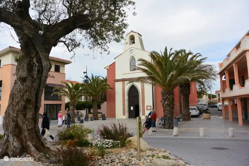 Church in the center of Le Barcares