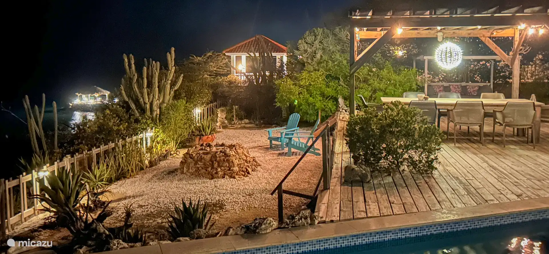 Prive strand by night