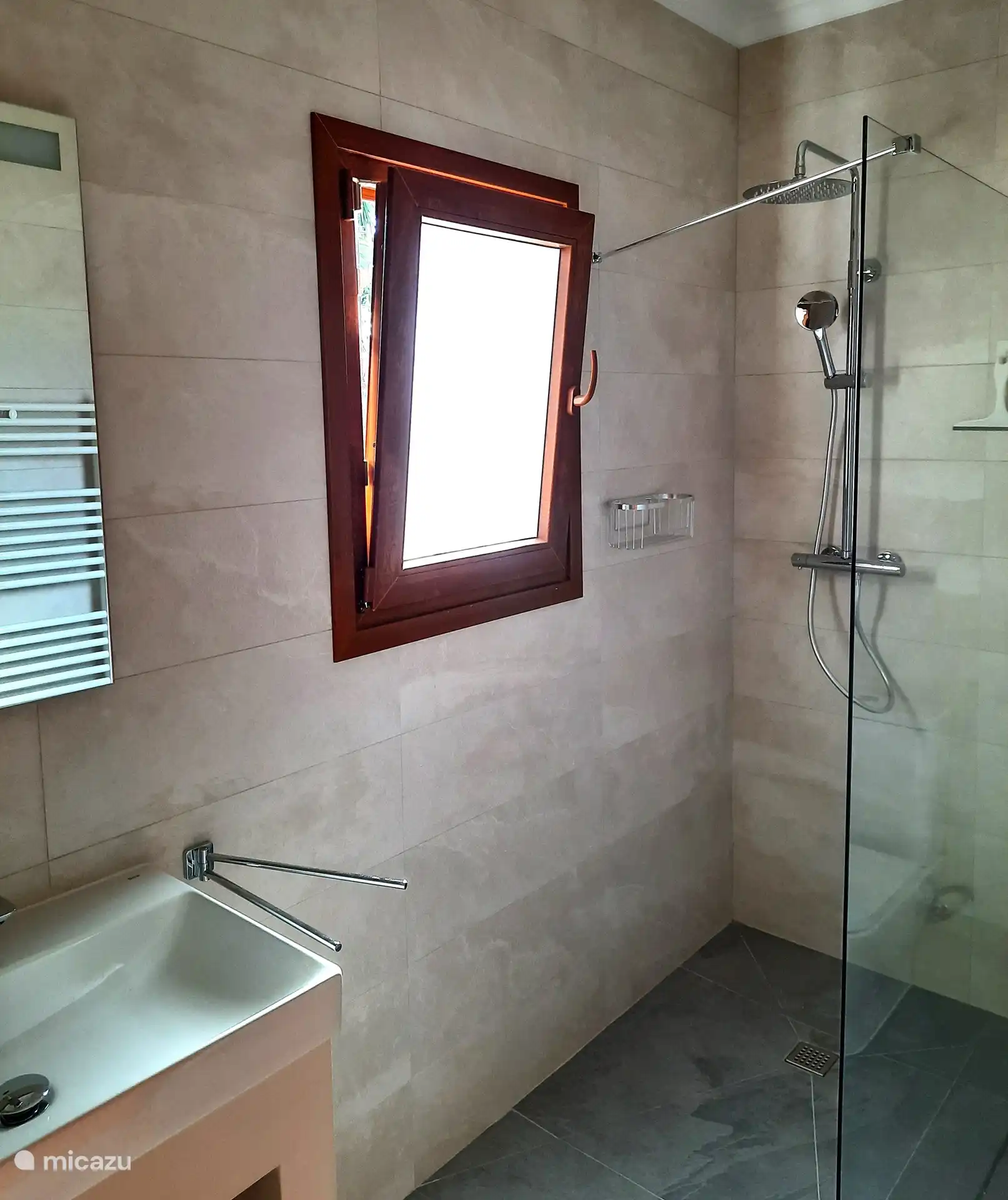 Salle de bain 2 (chambre 1 en suite)