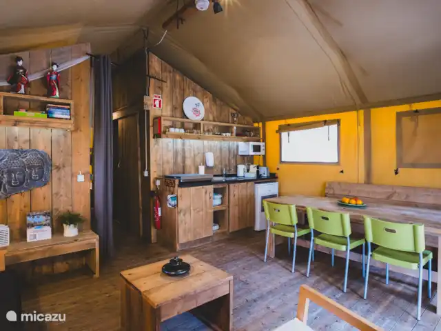 Safaritent Casa Matsu huren in Portugal, Costa de Prata, Carvalhal Benfeito - glamping / safaritent / yurt Woonkamer/keuken