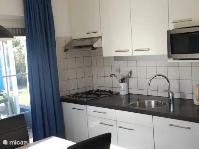 Bungalow avec Stuga/BBQ et Sauna | Pays-Bas, Texel, De Cocksdorp - bungalow Cuisine ouverte avec lave-vaisselle, micro-ondes combiné, Nespresso et machine à café filtre