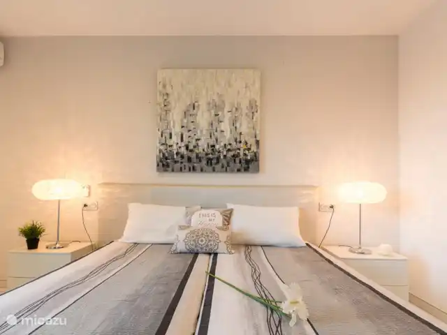 Villa Dorada | Espagne, Costa Tropical, Salobreña - villa Chambre lumineuse avec lit king size et salle de bain attenante.