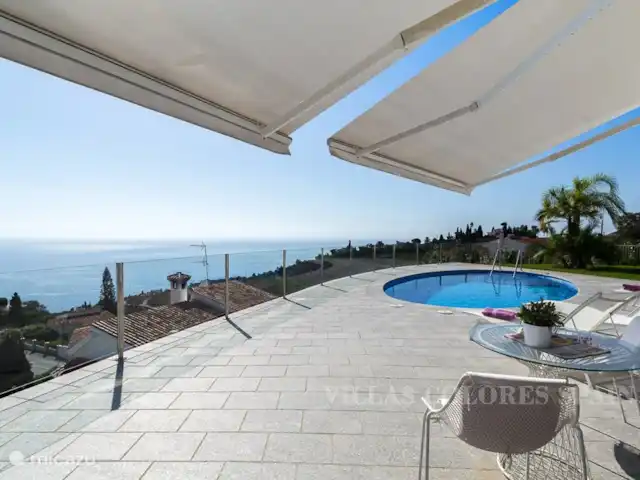 Villa Dorada | Espagne, Costa Tropical, Salobreña - villa Terrasse spacieuse, mais aussi suffisamment ombragée pour profiter de la belle vue.