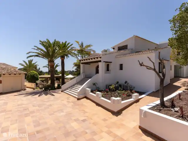 Villa La Joya | Espagne, Costa Blanca, Moraira - villa Grand parking à l'entrée de la villa.
