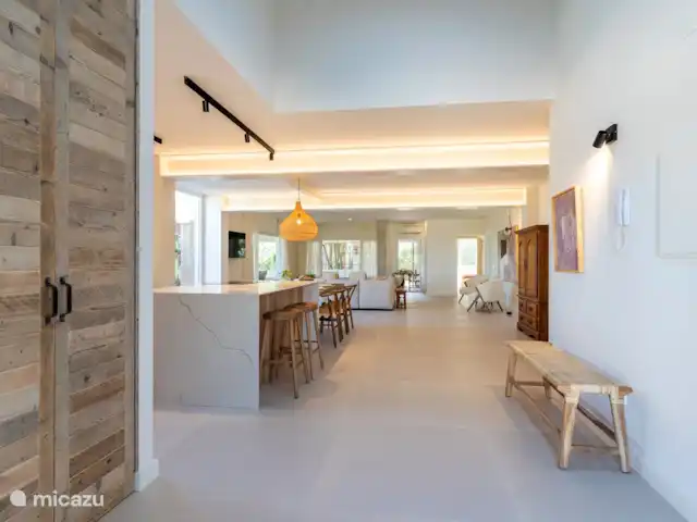 Villa La Joya | Espagne, Costa Blanca, Moraira - villa Salon spacieux attenant à la cuisine.
