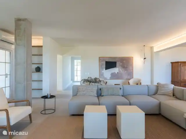 Villa La Joya | Espagne, Costa Blanca, Moraira - villa Salon soigné avec un canapé spacieux pour regarder la télévision en toute tranquillité.